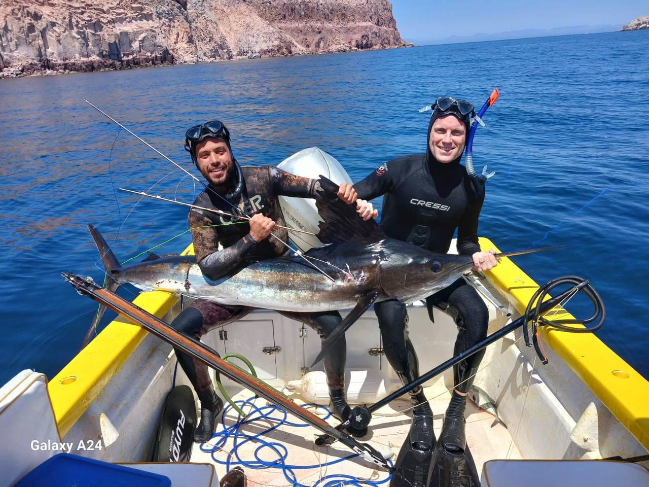 Spearfishing divers in the Sea of Cortez, La Paz — Baja Mosquito Fleet